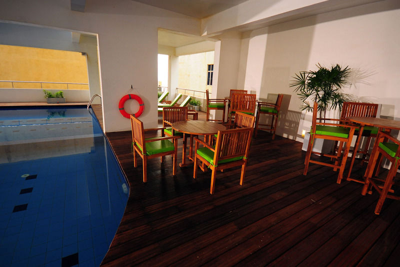 Ocean Edge Suites & Hotel Colombo Exterior foto