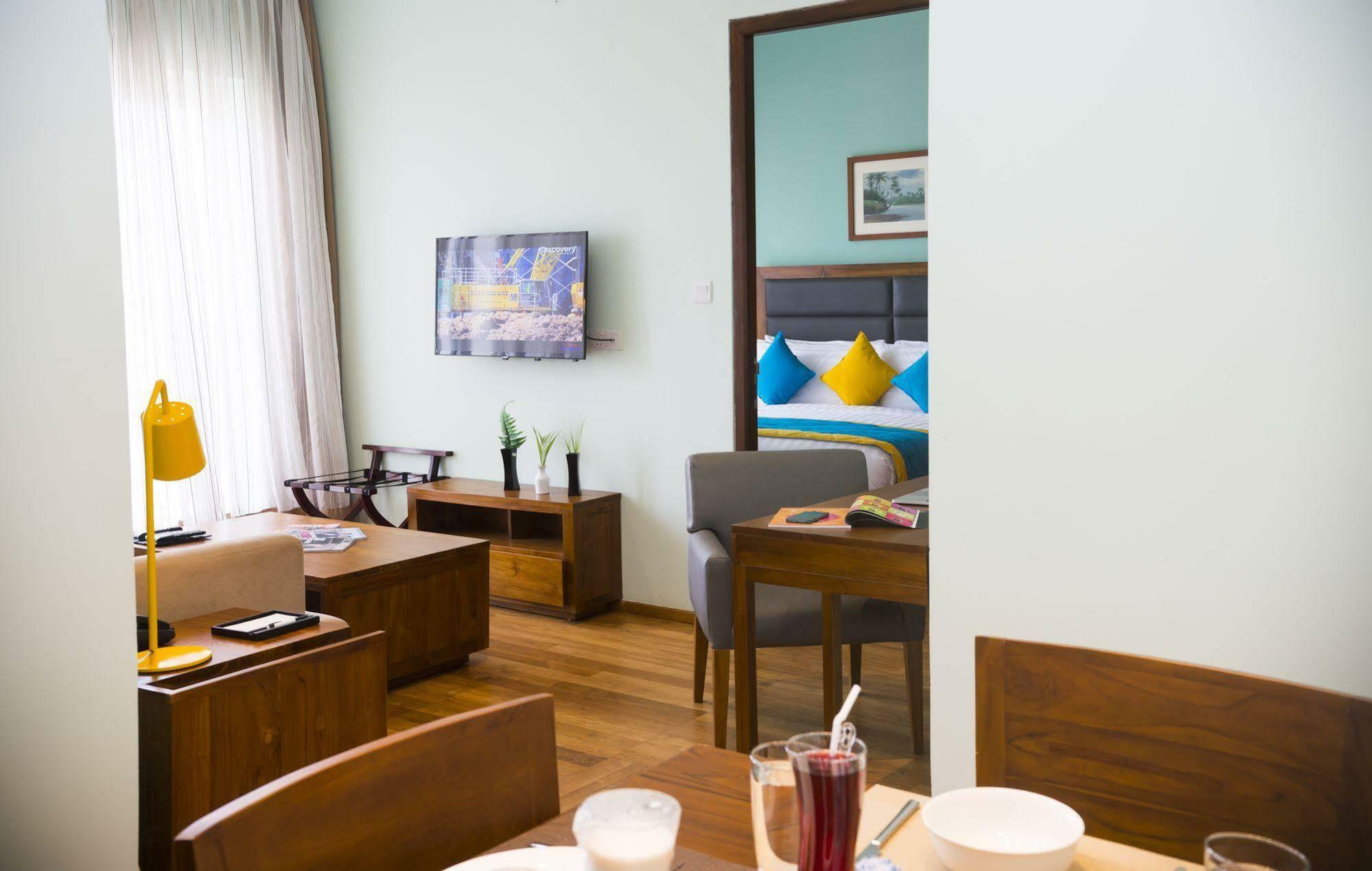 Ocean Edge Suites & Hotel Colombo Exterior foto